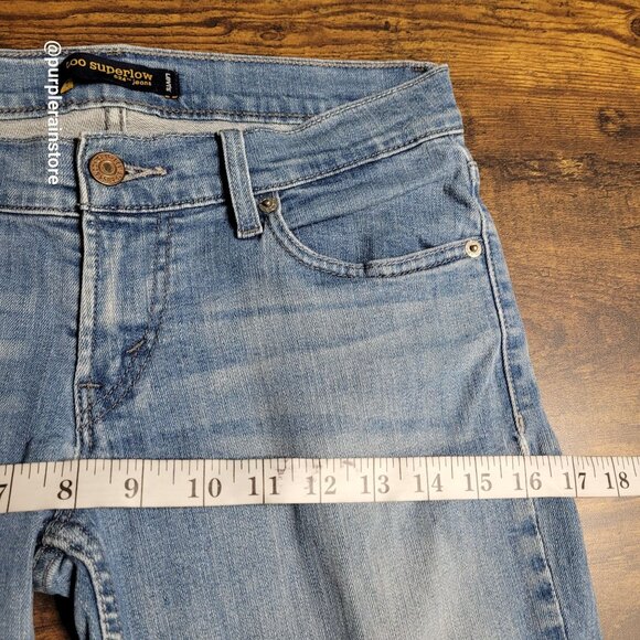 Vtg Levi's Jeans Size 5 Flare 524 Too Super Low Medium Light Wash Y2K Western - Picture 7 of 10